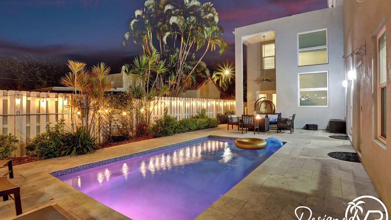 Photo of Outdoor in Hollywood Lakes