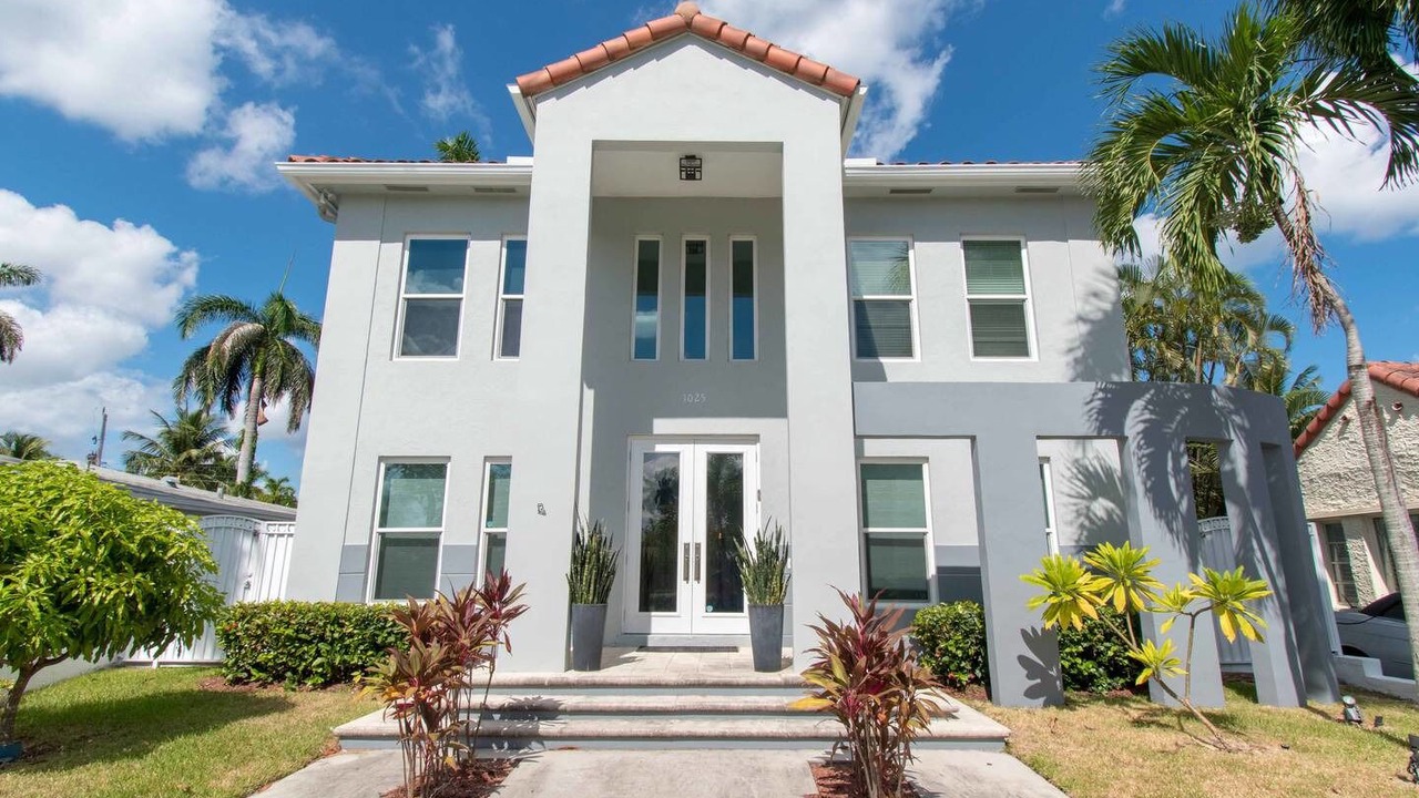 Photo of Outdoor in Hollywood Lakes