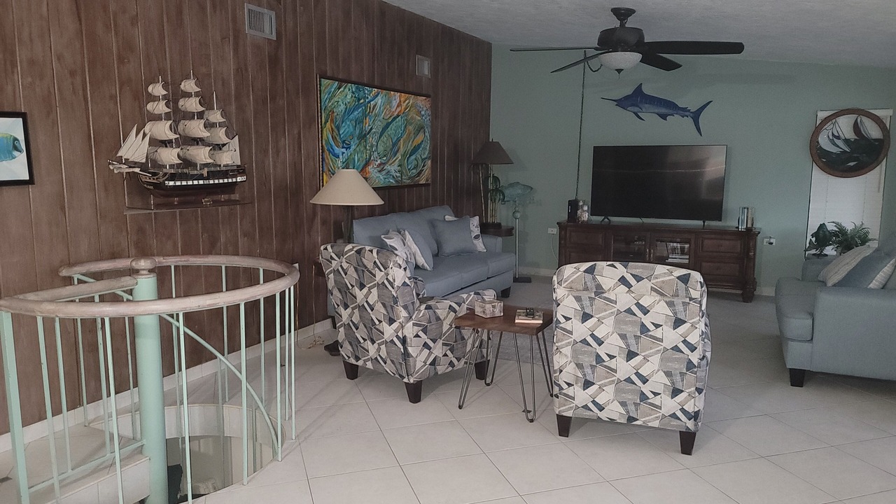 Photo of Livingroom in Toll Gate Shores