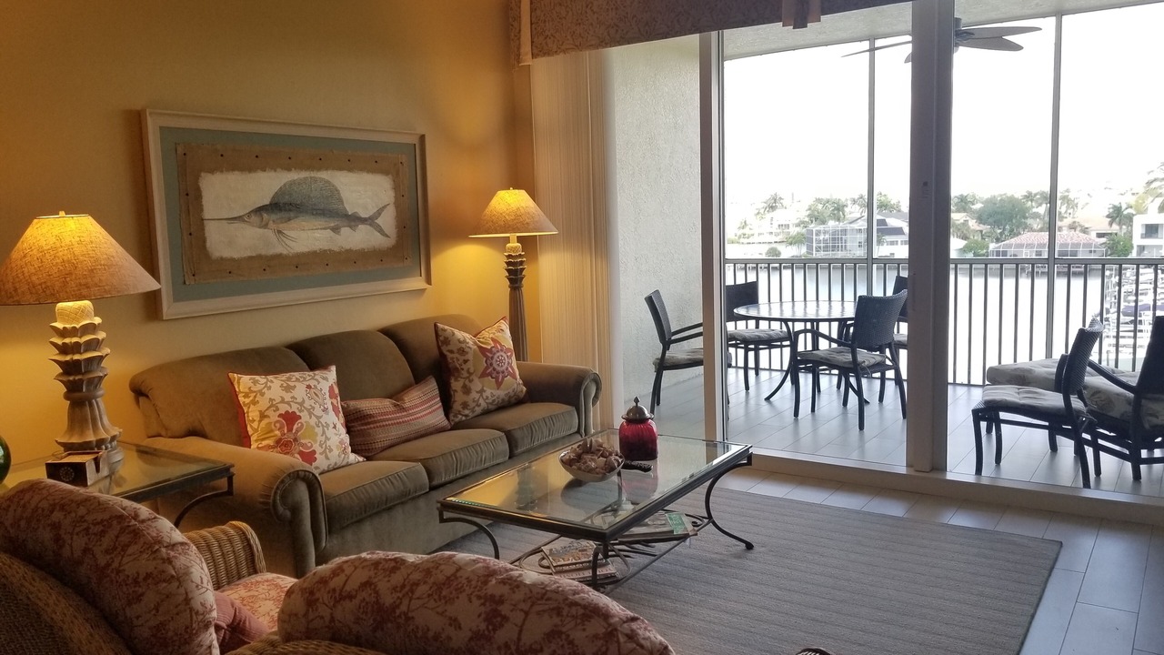 Photo of Livingroom in Vanderbilt Beach