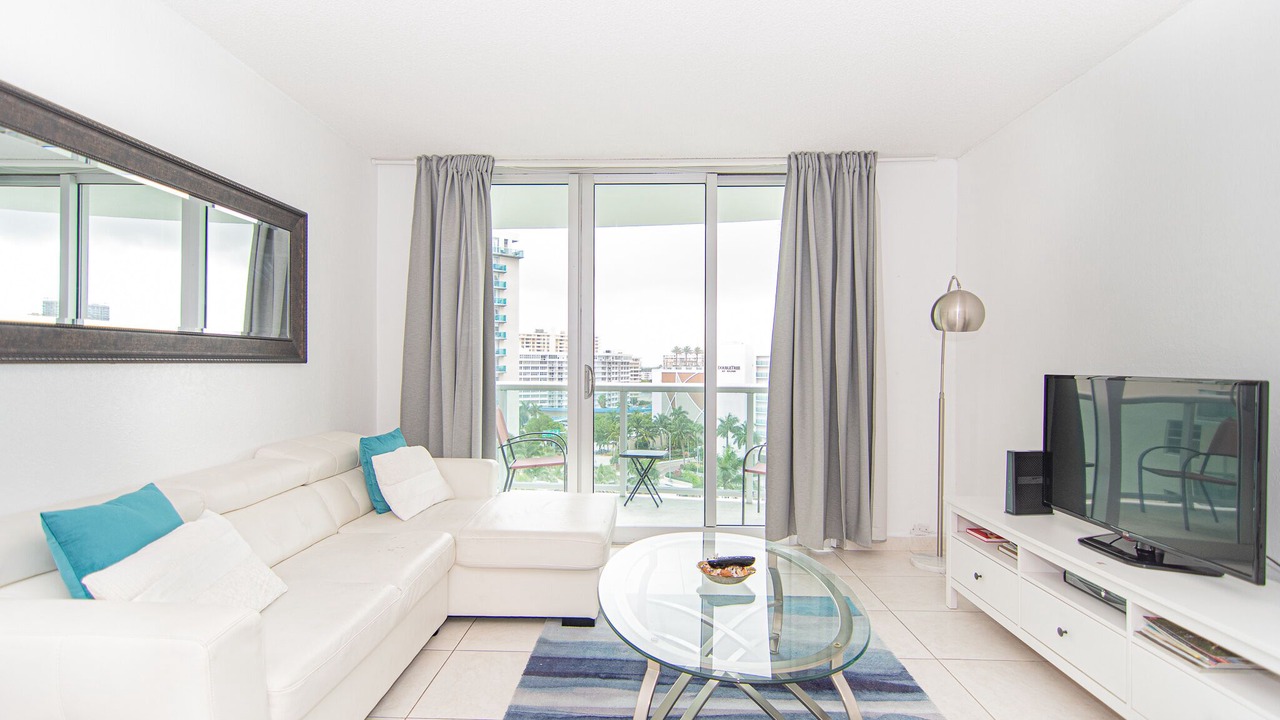 Photo of Livingroom in Hollywood South Central Beach