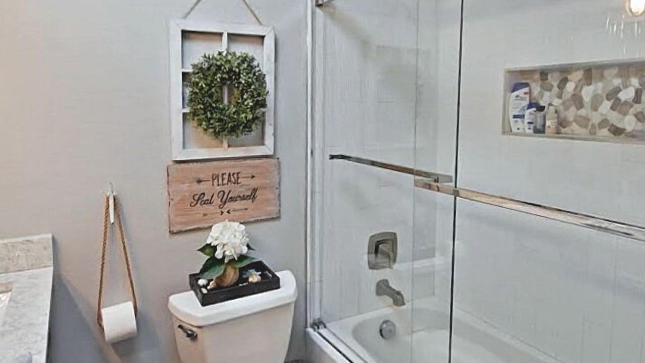 Photo of Bathroom in Ortona Park