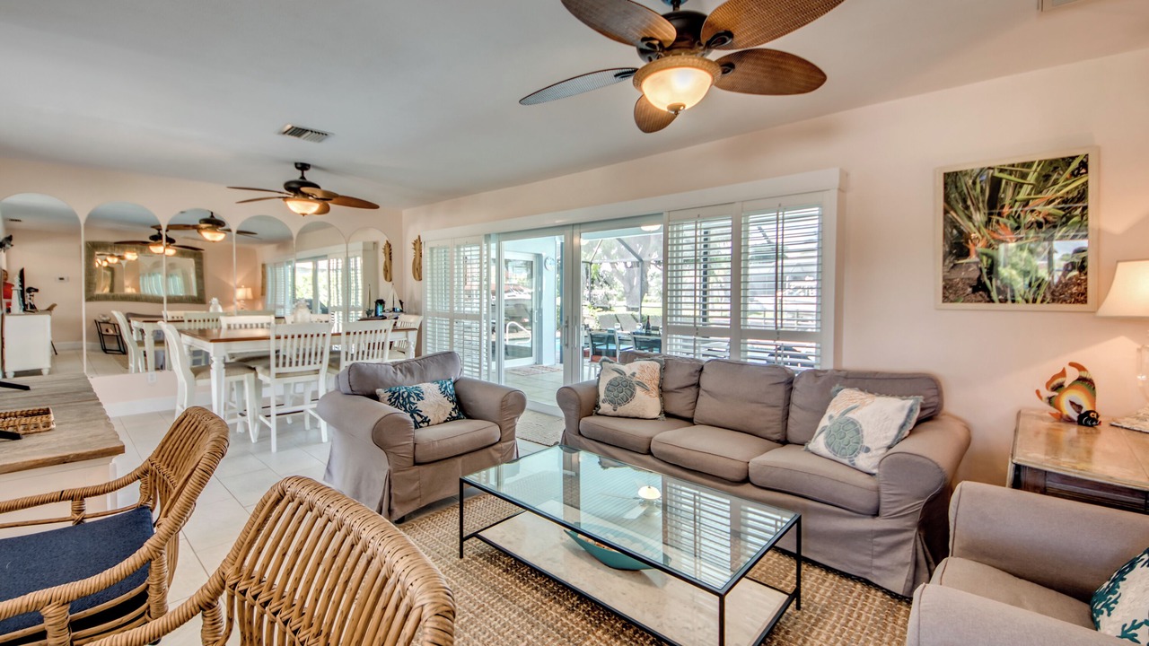 Photo of Livingroom in Yacht Club