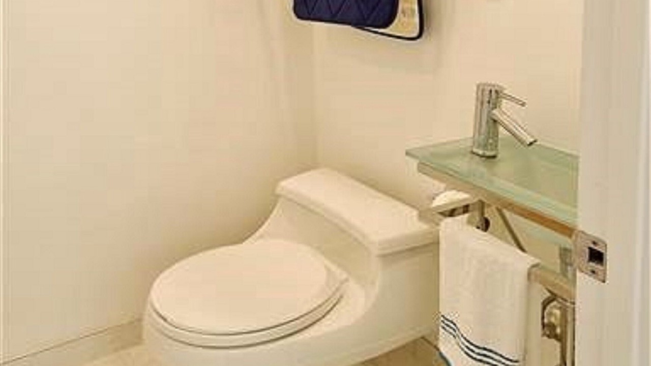 Photo of Bathroom in Dolphin Isles