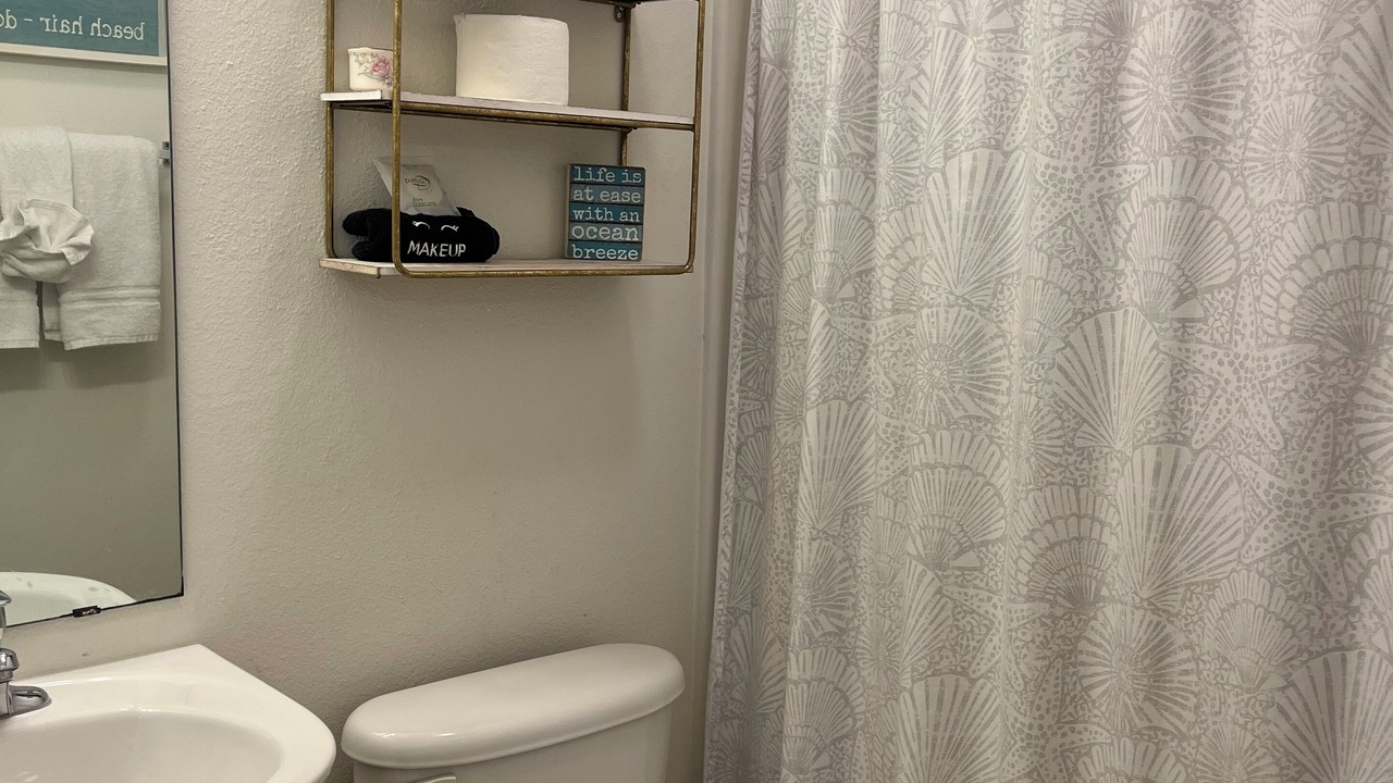 Photo of Bathroom in Navarre Beach