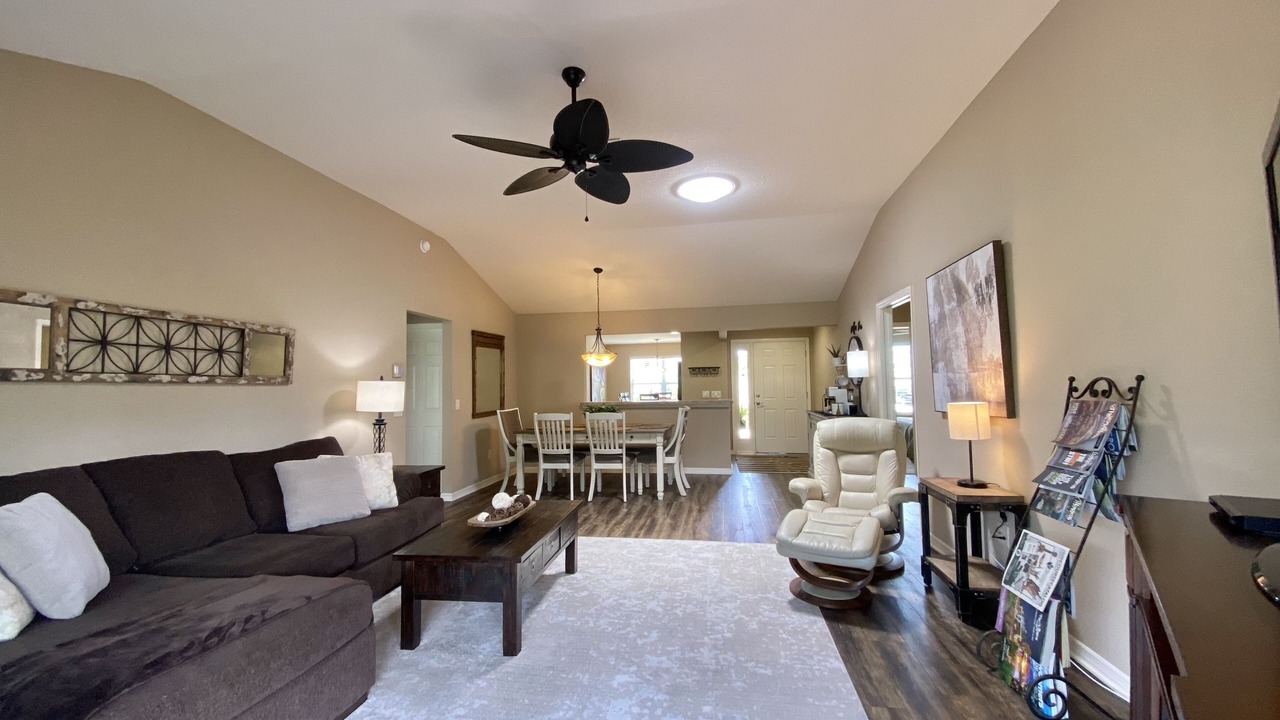 Photo of Livingroom in Village of Collier