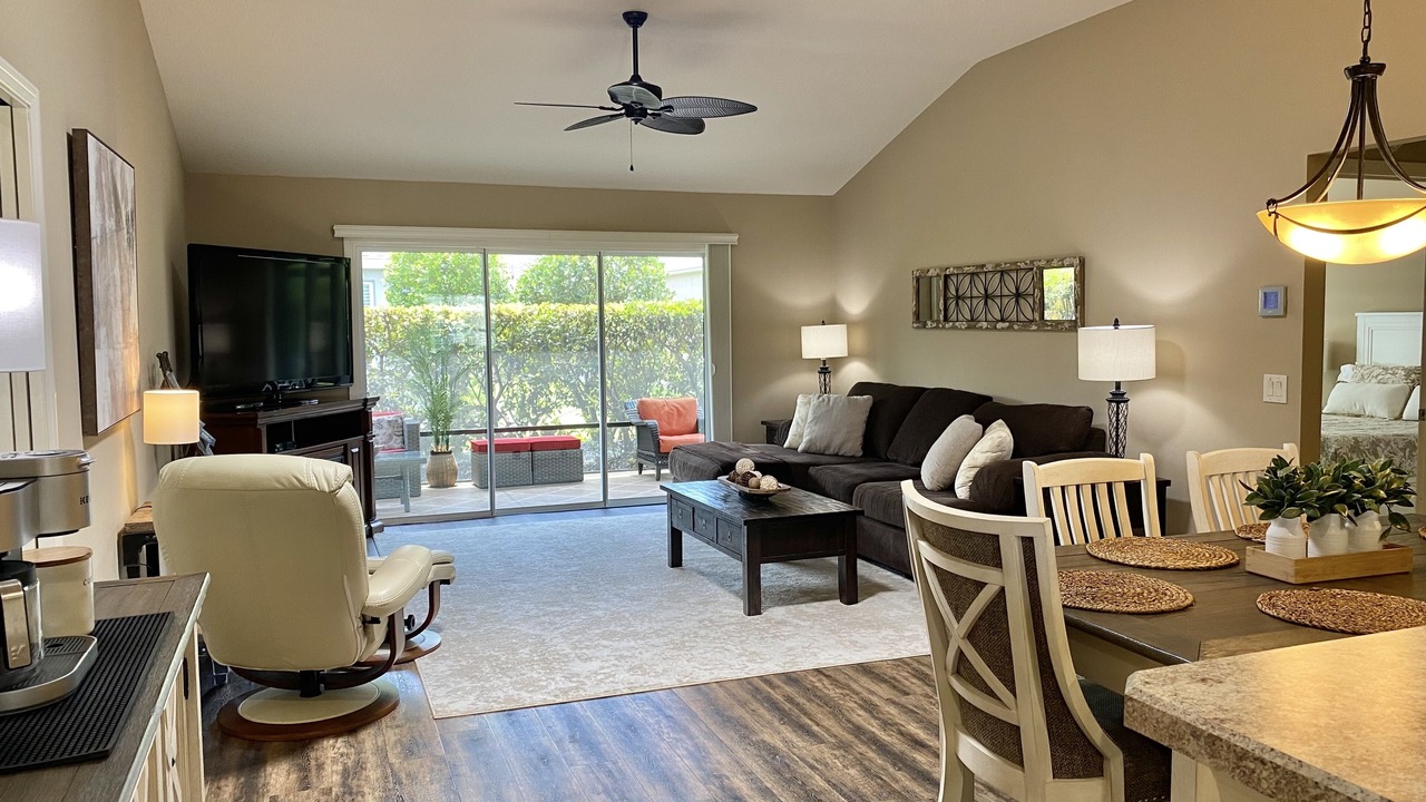 Photo of Livingroom in Village of Collier