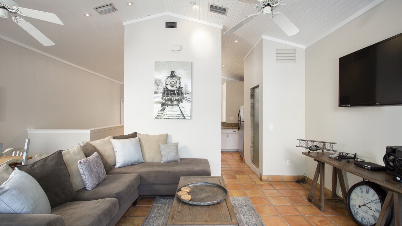 Photo of Livingroom in Downtown