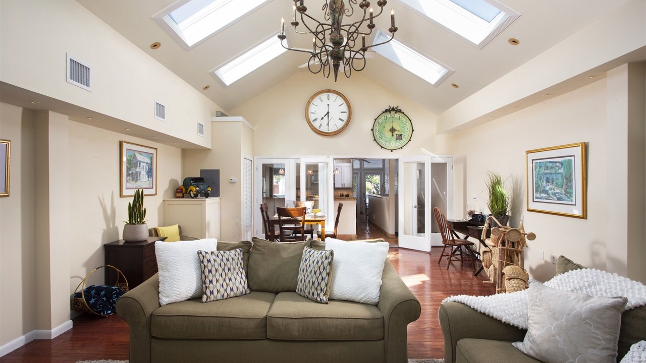 Photo of Livingroom in Downtown