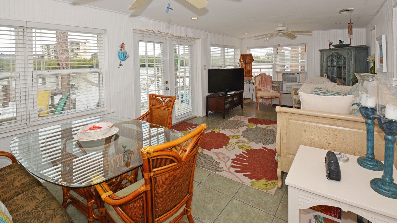 Photo of Livingroom in Independence Square