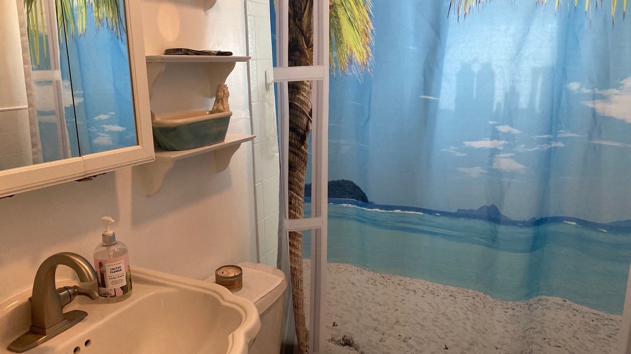 Photo of Bathroom in Independence Square