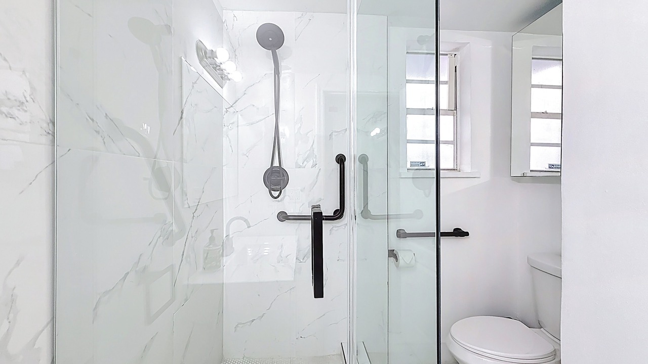 Photo of Bathroom in Mid Beach