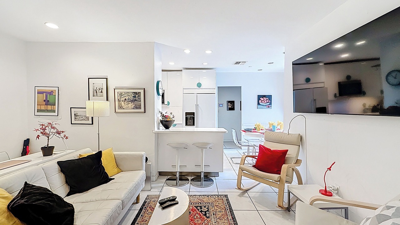 Photo of Bedroom in Mid Beach