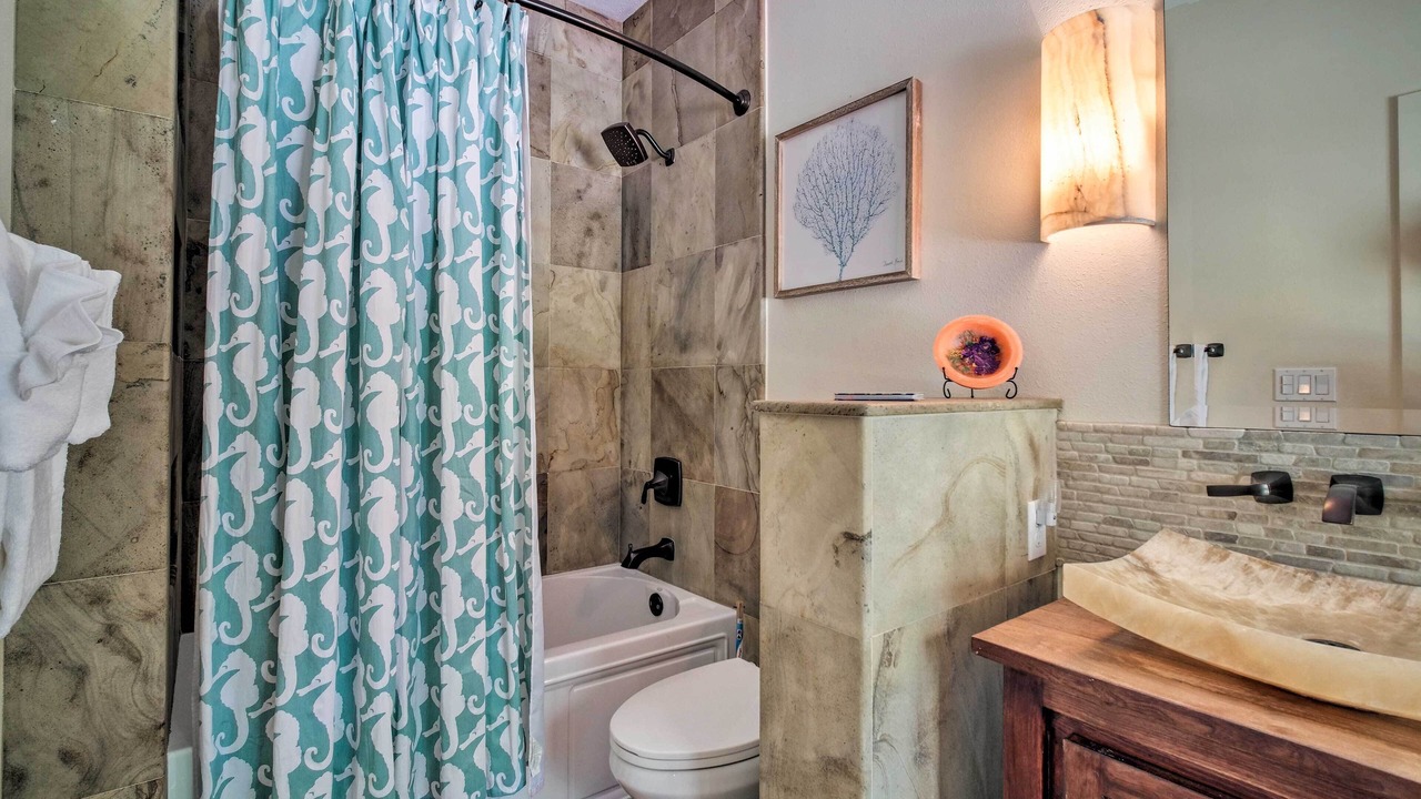 Photo of Bathroom in Tropic