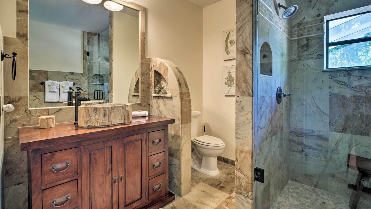 Photo of Bathroom in Tropic