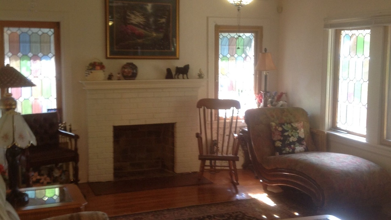 Photo of Livingroom in Historic Kenwood