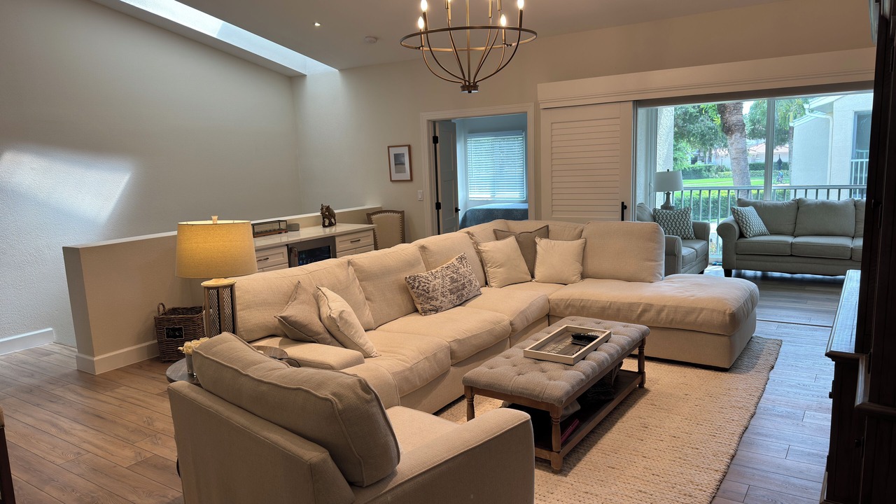 Photo of Livingroom in Pelican Bay