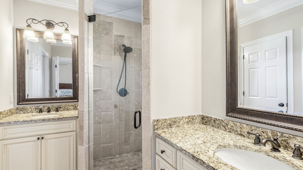 Photo of Bathroom in Villa Lago