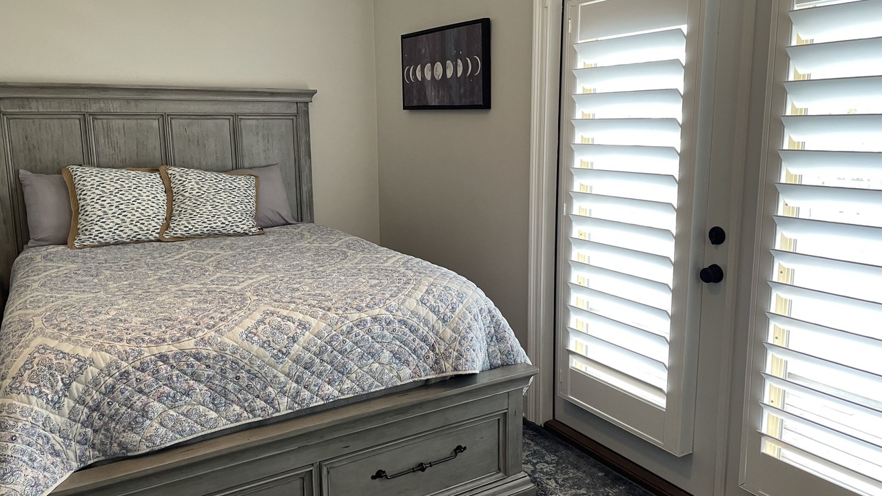 Photo of Bedroom in Crystal Shores