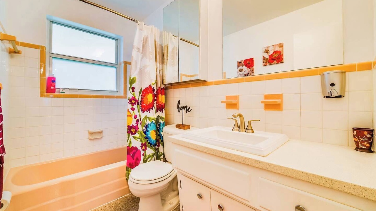 Photo of Bathroom in Poinsettia Heights