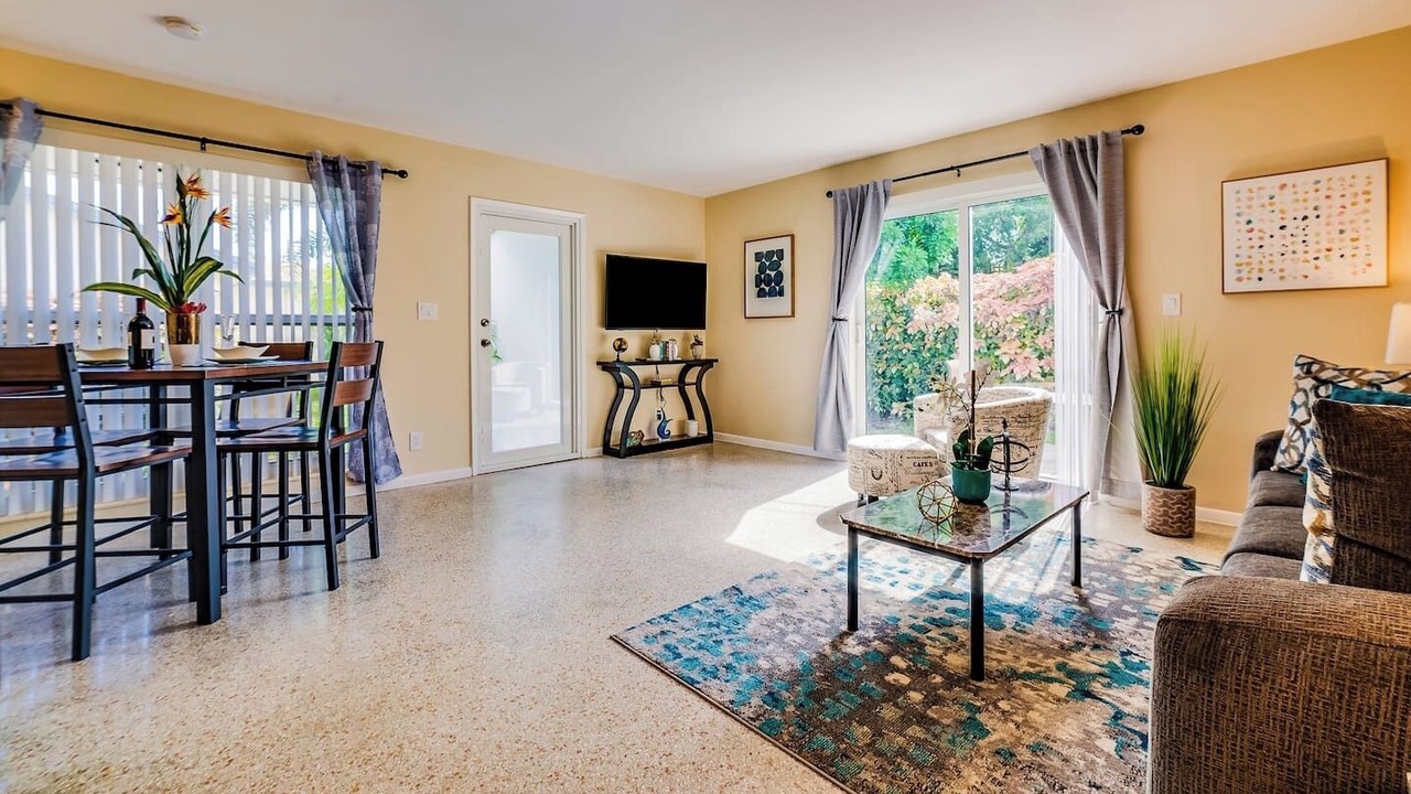 Photo of Livingroom in Poinsettia Heights