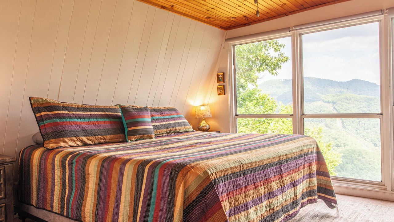 Photo of Bedroom in Robbinsville