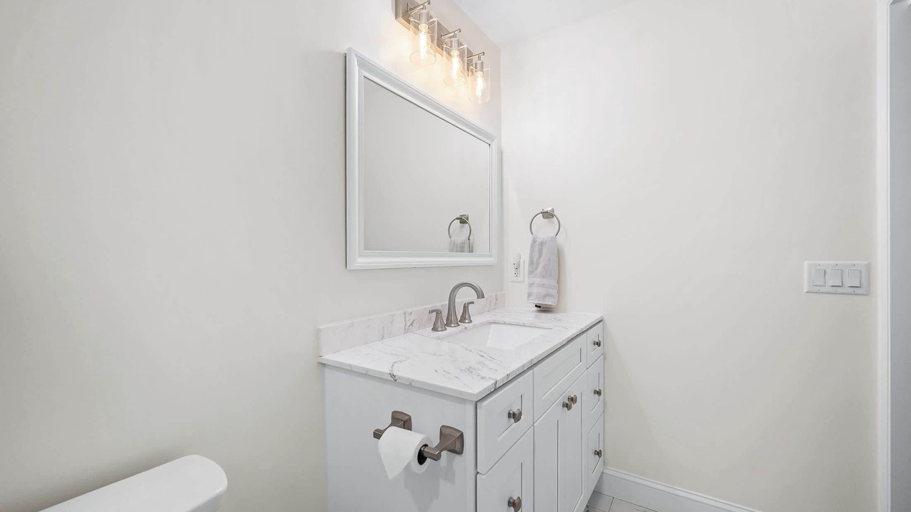 Photo of Bathroom in Folly Field