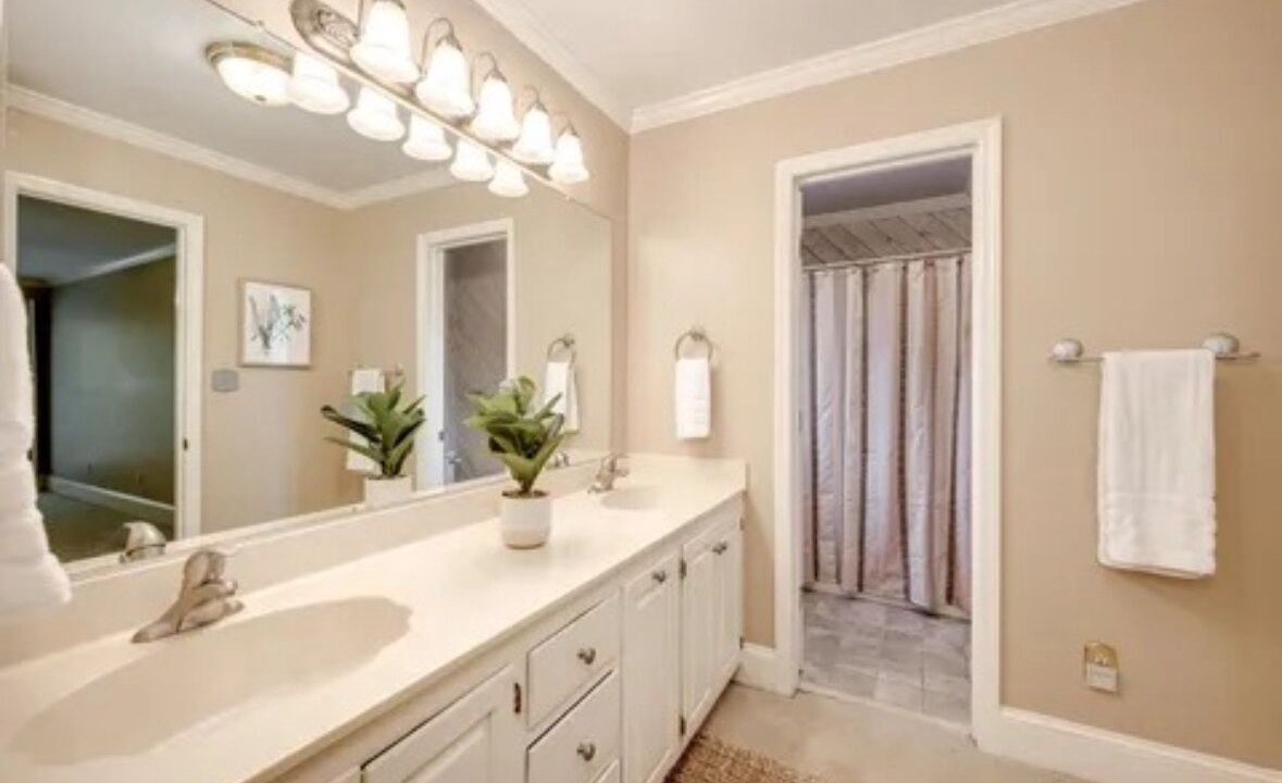 Photo of Bathroom in Martinez