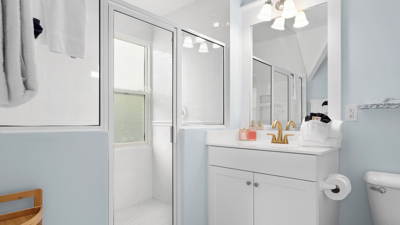 Photo of Bathroom in Surfman's Walk