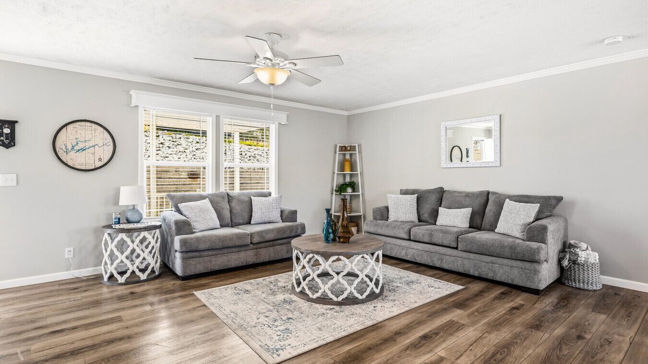 Photo of Livingroom in La Follette
