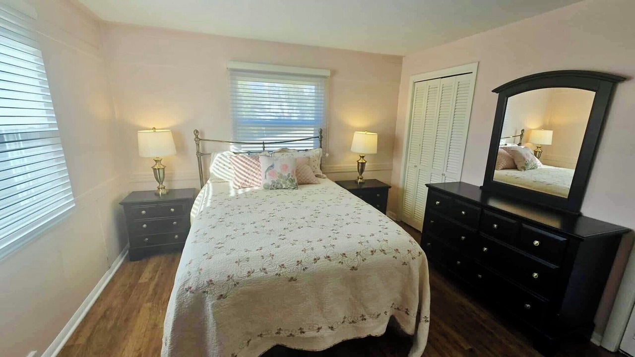 Photo of Bedroom in Oak Ridge