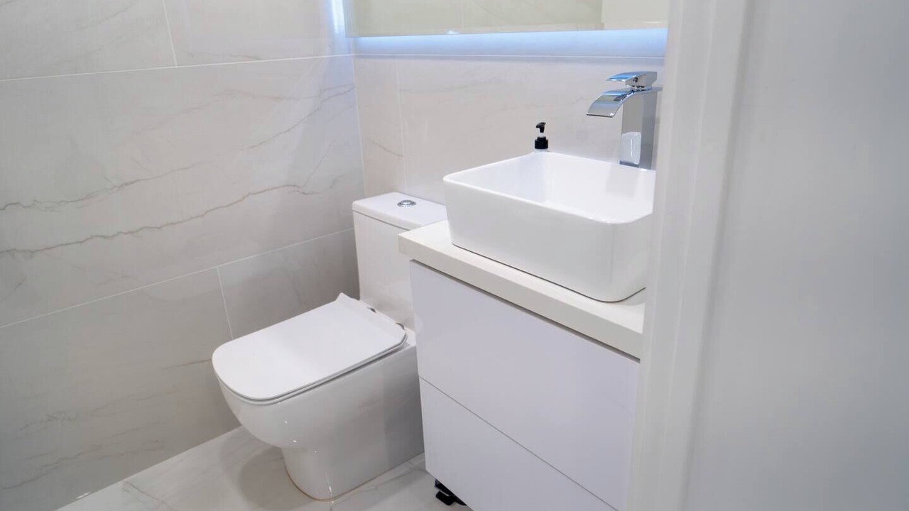 Photo of Bathroom in Kendale Lakes