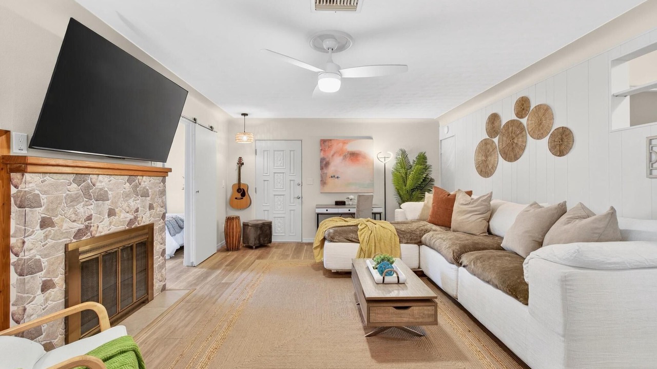 Photo of Livingroom in South Pinellas Community Council