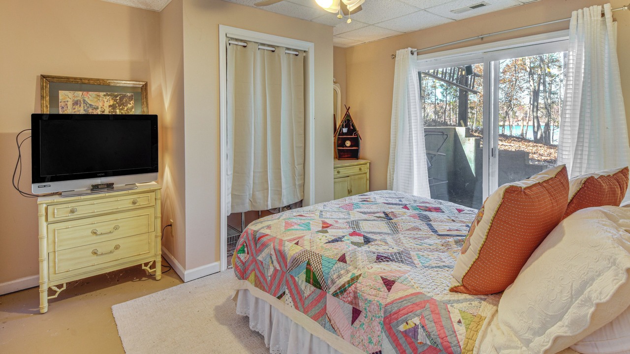 Photo of Bedroom in Reed Creek
