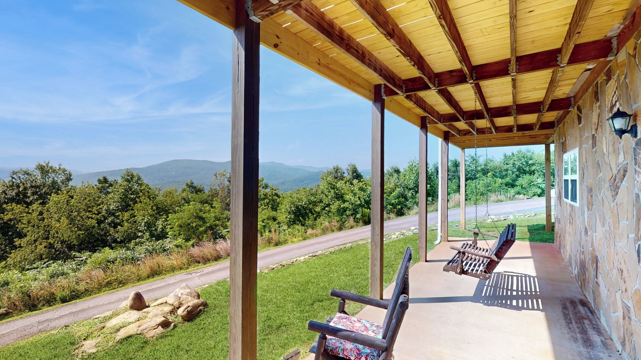 Photo of Patio Balcony in Hayesville