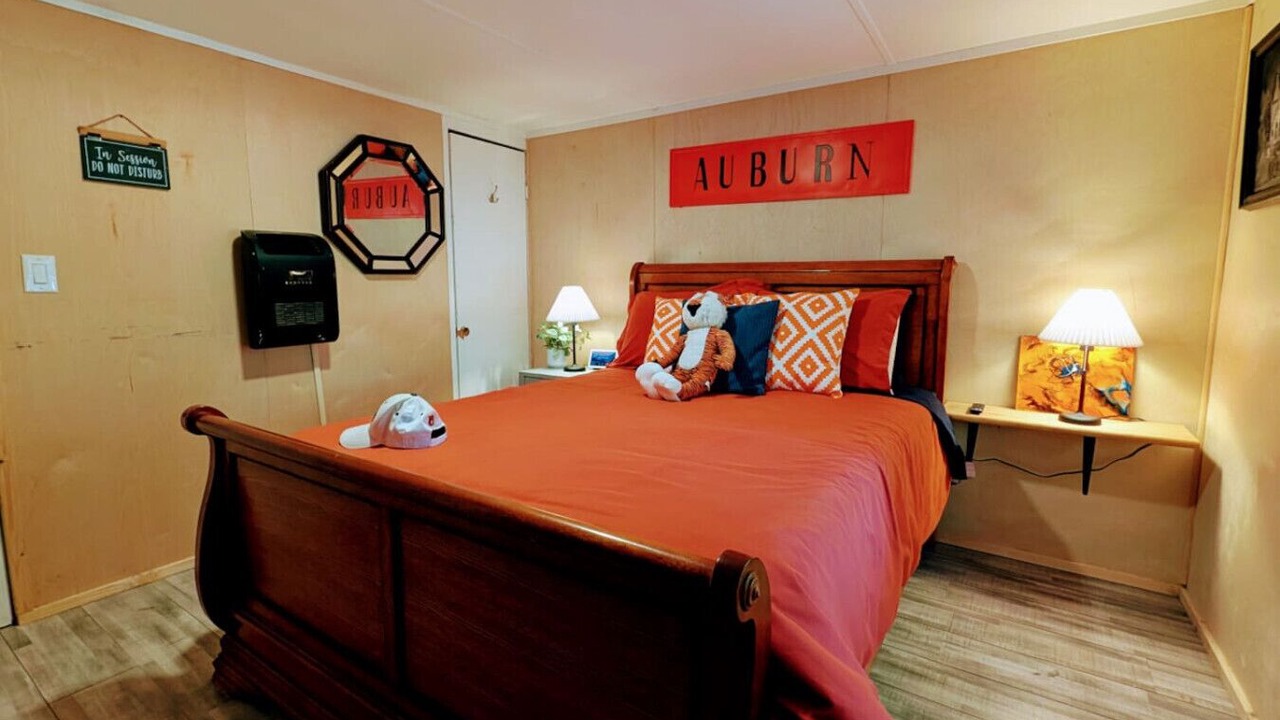 Photo of Bedroom in Lee County