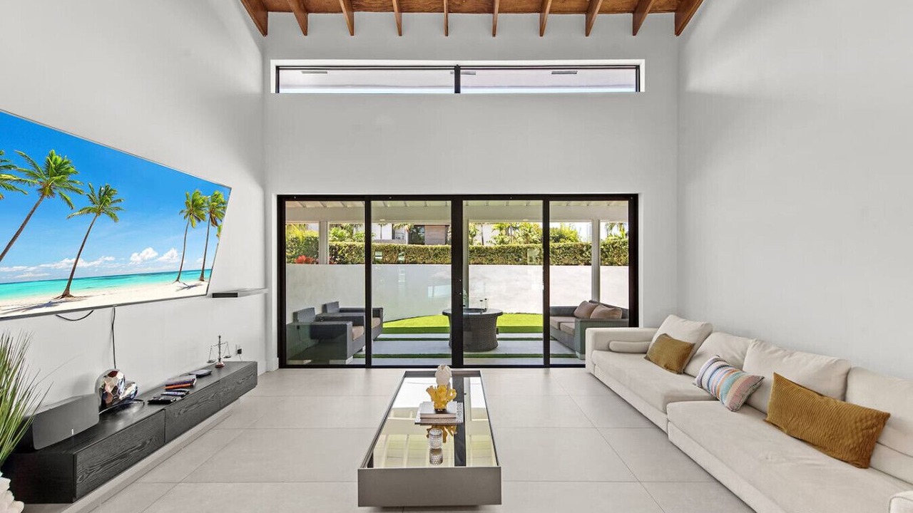 Photo of Livingroom in Hallandale Beach