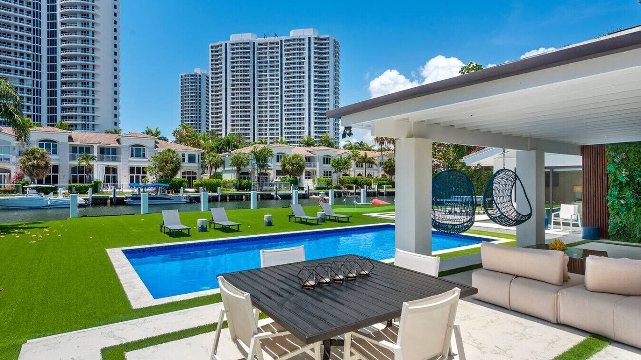 Photo of Outdoor in Hallandale Beach