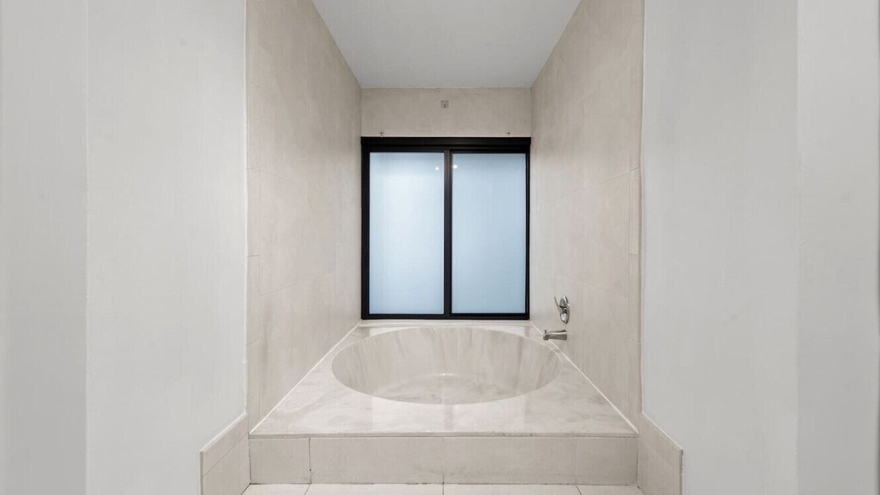 Photo of Bathroom in Hallandale Beach