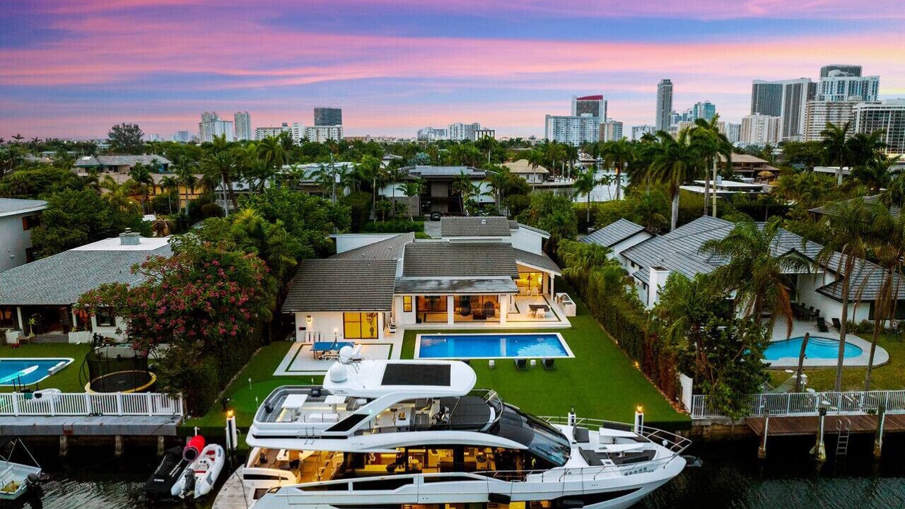 Photo of Outdoor in Hallandale Beach