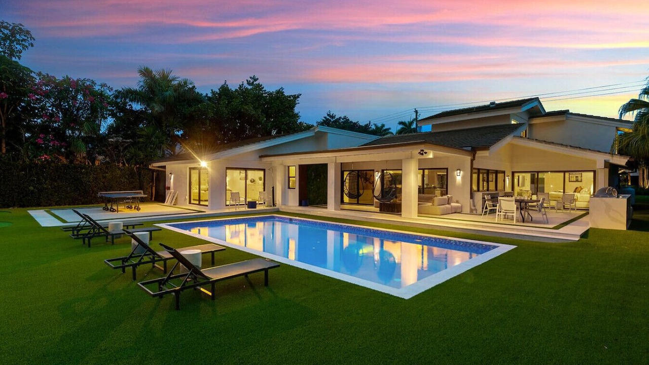 Photo of Outdoor in Hallandale Beach