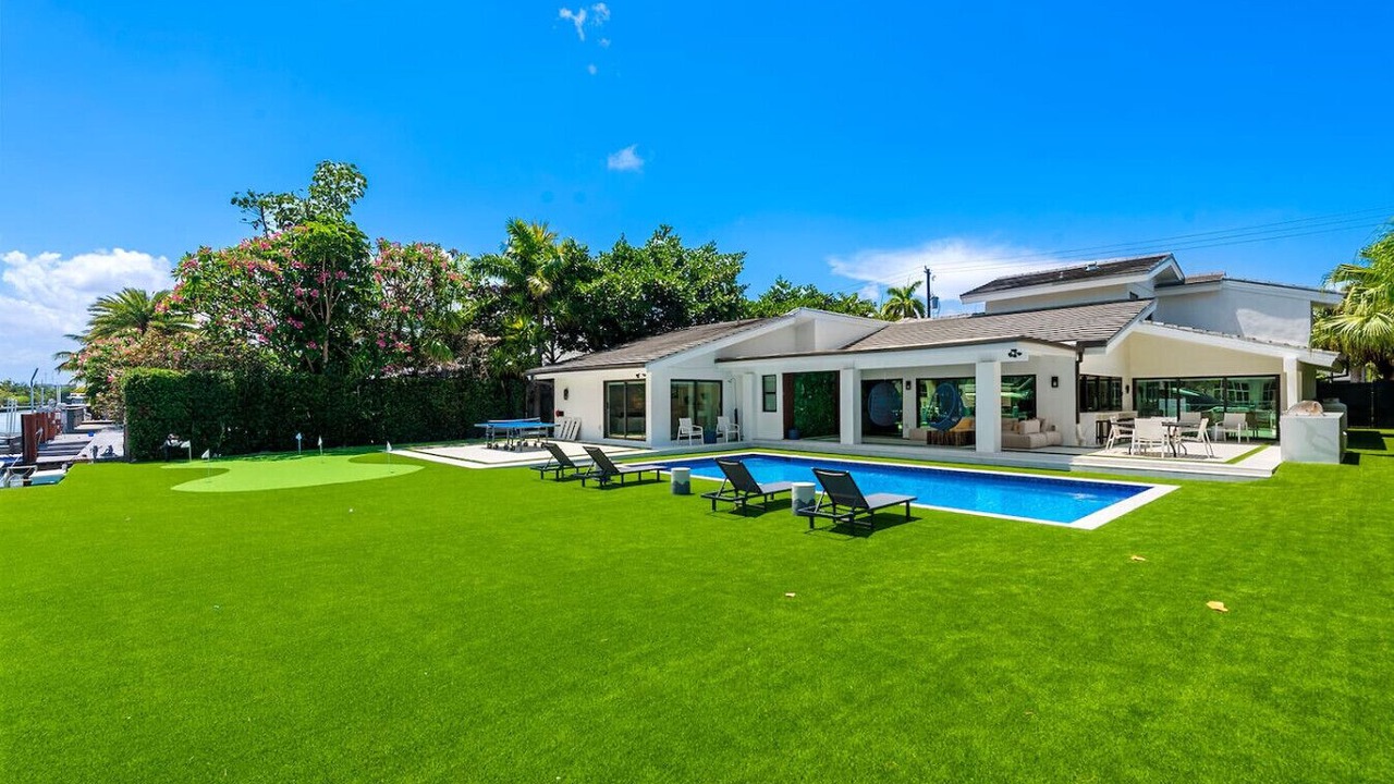 Photo of Outdoor in Hallandale Beach