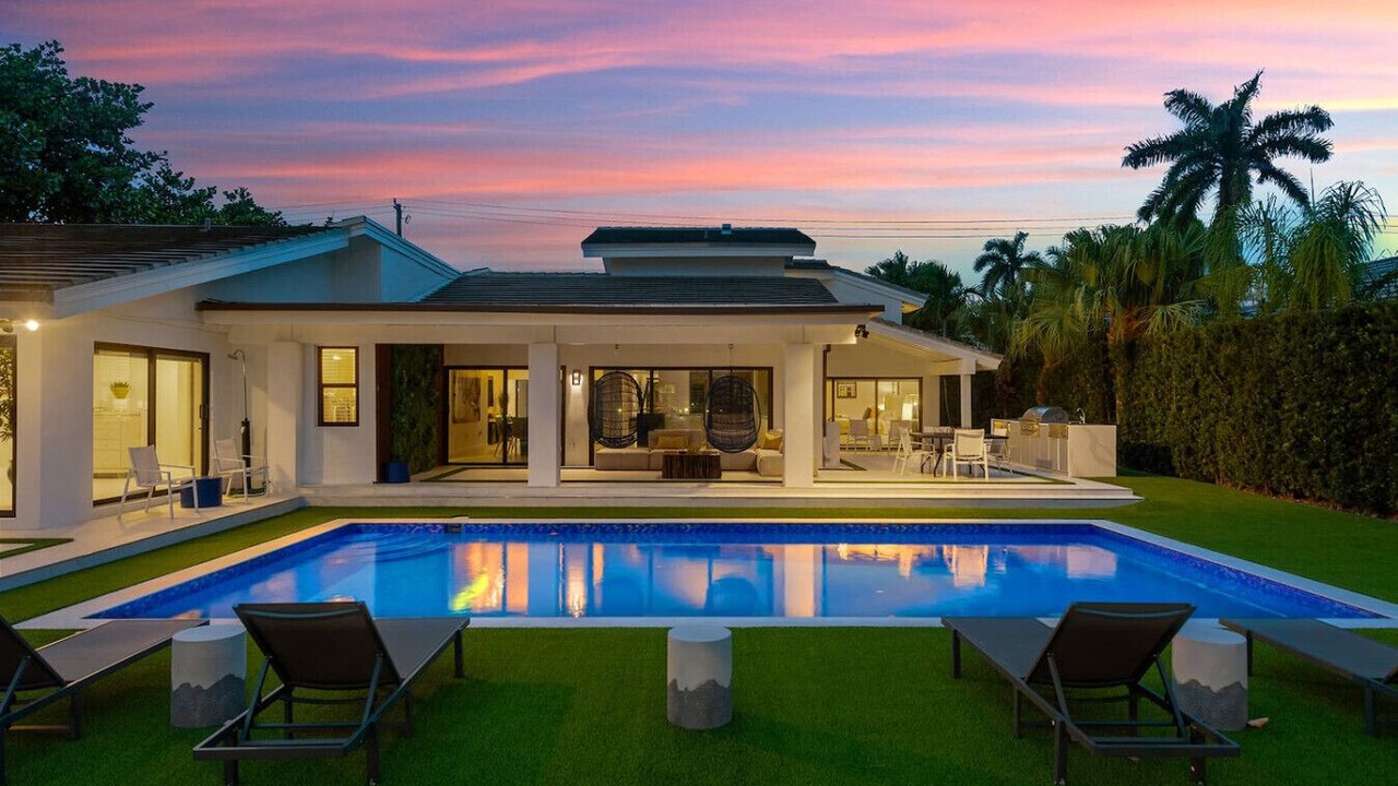 Photo of Outdoor in Hallandale Beach