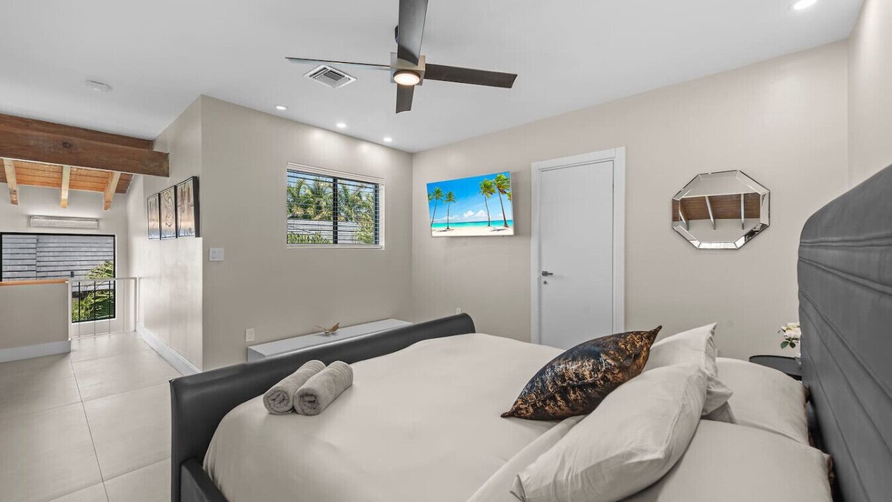 Photo of Bedroom in Hallandale Beach