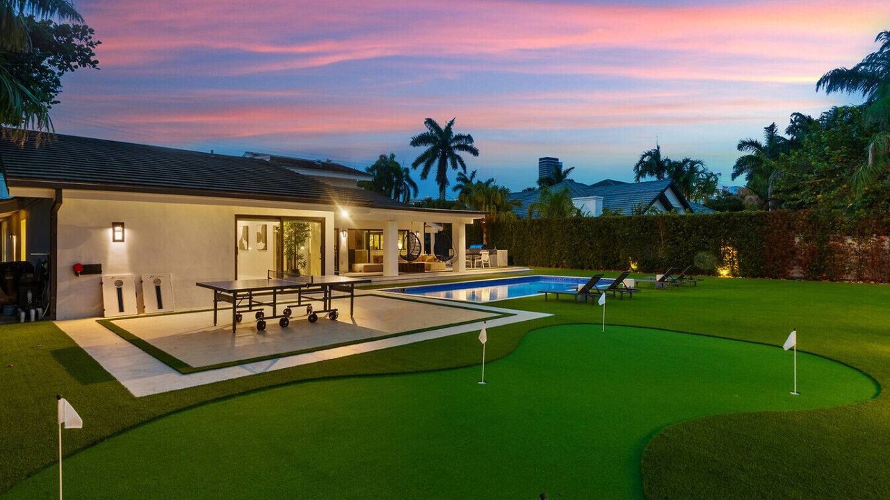 Photo of Outdoor in Hallandale Beach