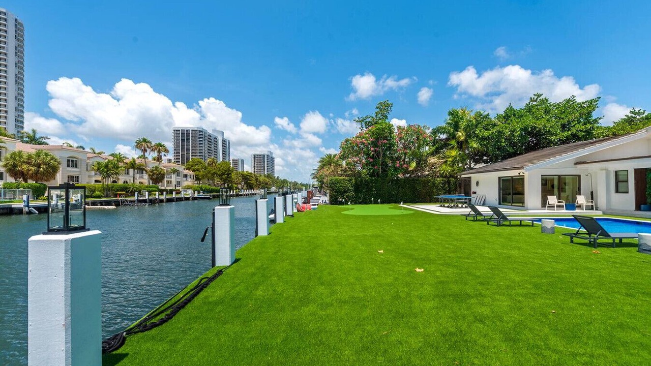 Photo of Outdoor in Hallandale Beach
