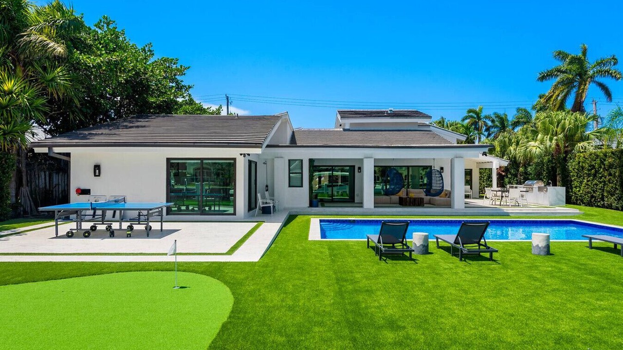 Photo of Outdoor in Hallandale Beach