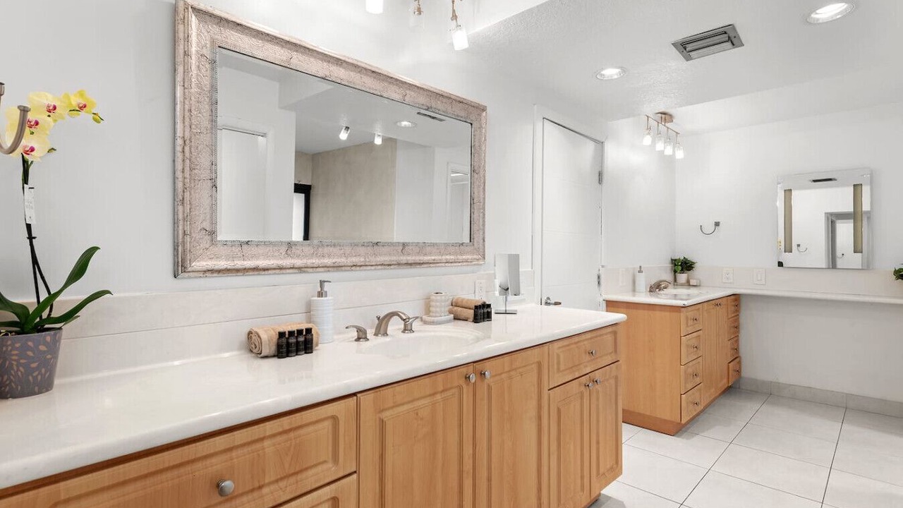 Photo of Bathroom in Hallandale Beach