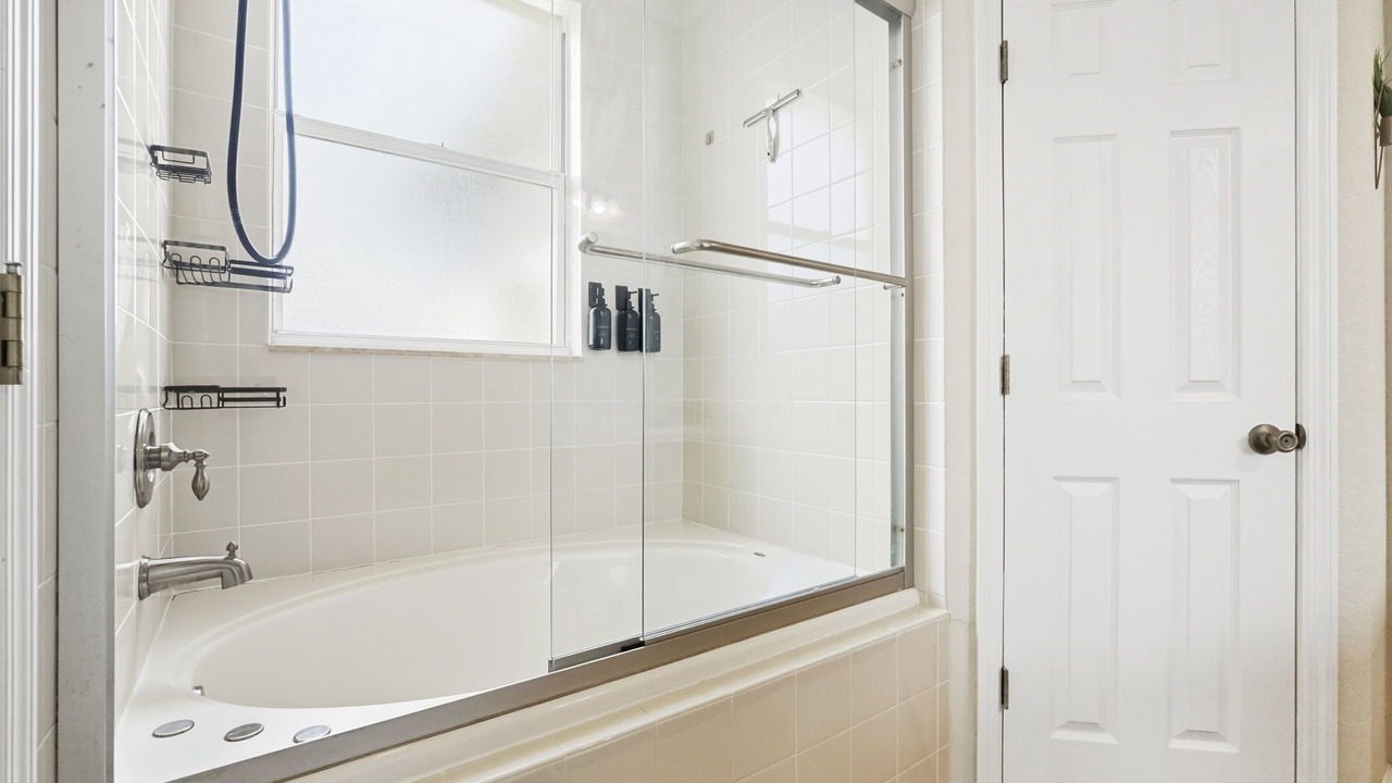 Photo of Bathroom in Trafalgar Village