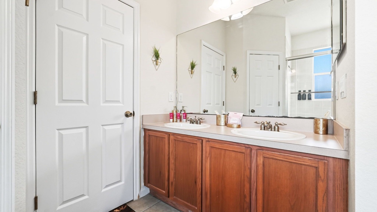 Photo of Bathroom in Trafalgar Village